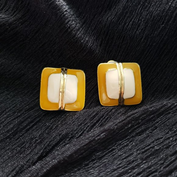 Vintage Cream and Yellow Enamel Square Clip On Earrings - Picture 10 of 10